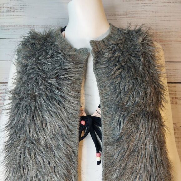 Woman's Small Vest  - Picture 13 of 15